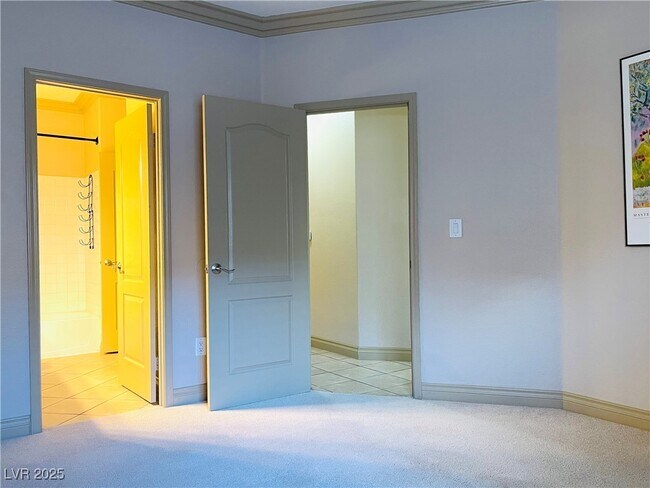 Building Photo - 5525 W Flamingo Rd