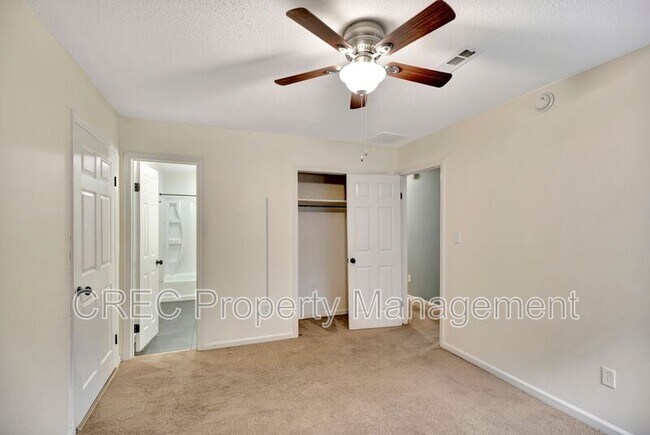 Building Photo - 122 Longleaf Dr