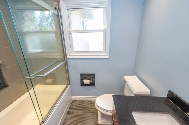 Building Photo - 3BR/2BA home with bonus room & additional ...