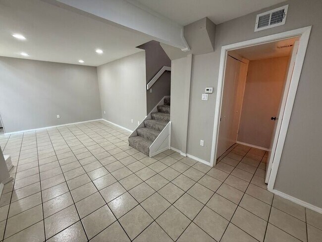 Building Photo - 889 Dublin Dr