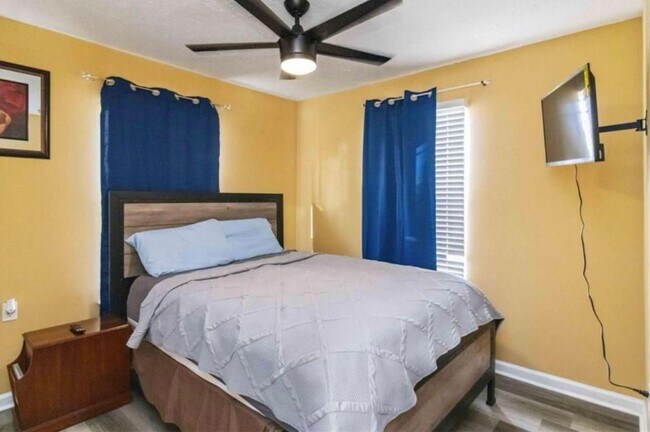 Building Photo - 4bd/2ba Home Minutes From W. Midtown w/ Fu...