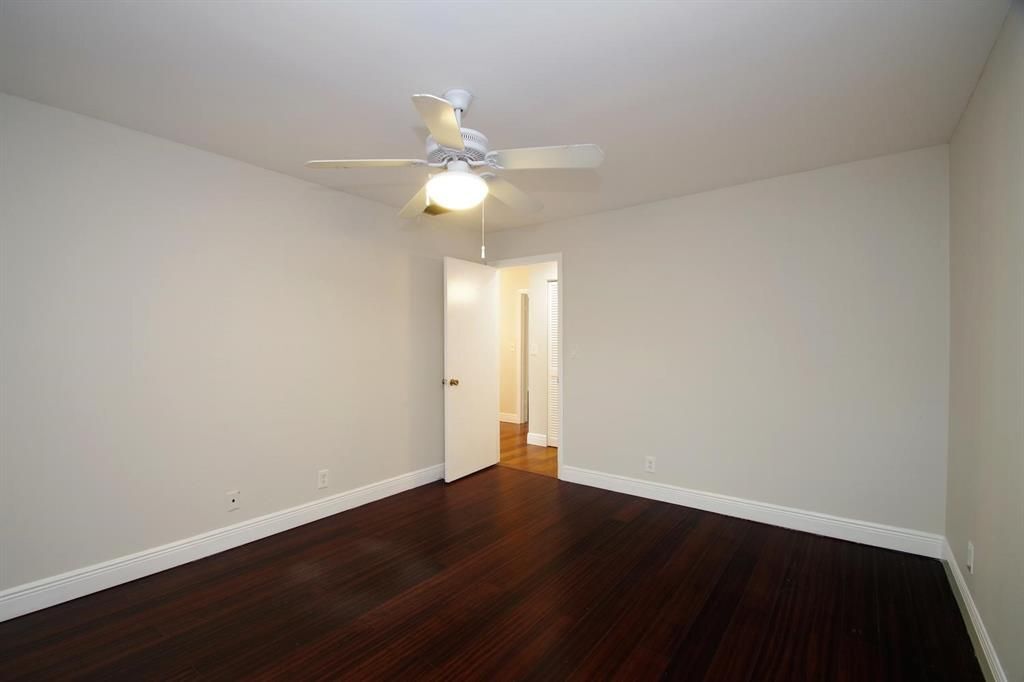 Building Photo - 3010 Willow Ln