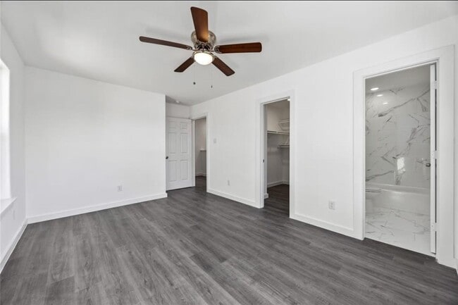 Building Photo - 2310 Wavell St