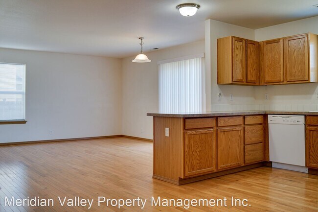 Building Photo - 4 br, 2.5 bath House - 7017 179th St Ct E