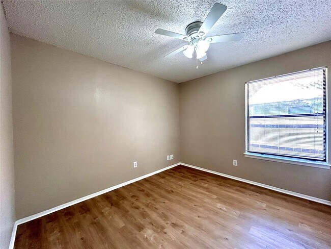 Building Photo - 12300 Deer Falls Dr
