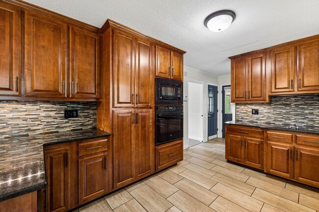 Building Photo - Pet Friendly Four Bedroom with Basement!