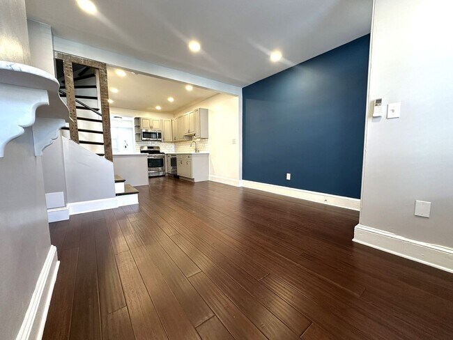 Building Photo - Stunning 4-Bedroom Townhome in the Heart of Fishtown! Available NOW!