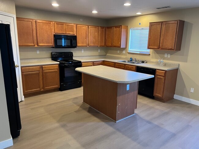 Building Photo - 8870 Sunset Breeze Dr