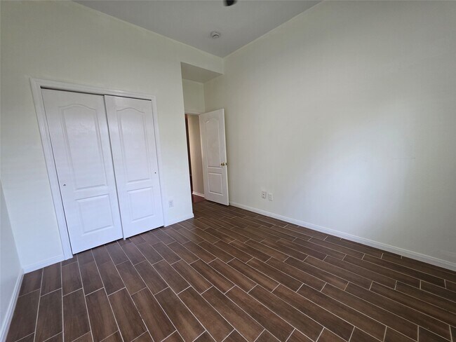 Building Photo - 7002 Plaza Del Sol Dr