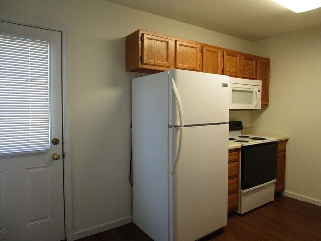 Building Photo - 5004-5006 Betty Jean Way