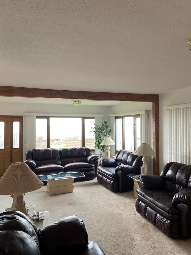 Building Photo - 6588 Shore Acres Dr