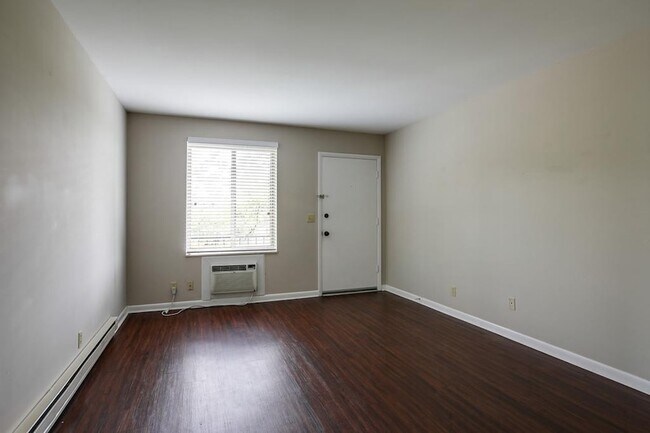 Building Photo - 2601 Hillsboro Pike