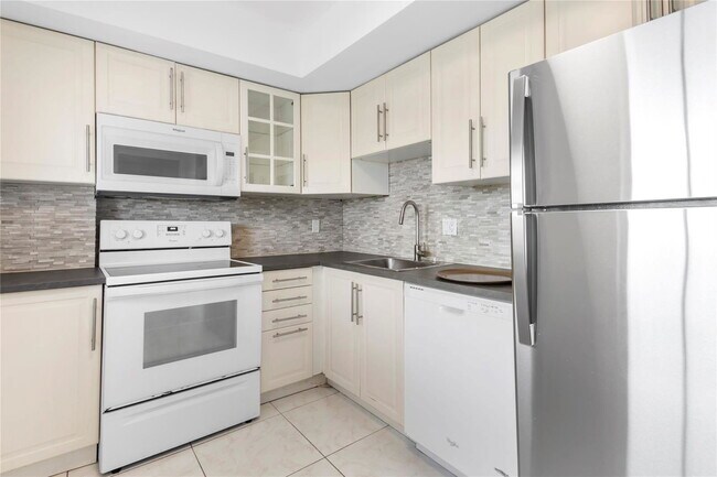 Building Photo - 2671 S Course Dr