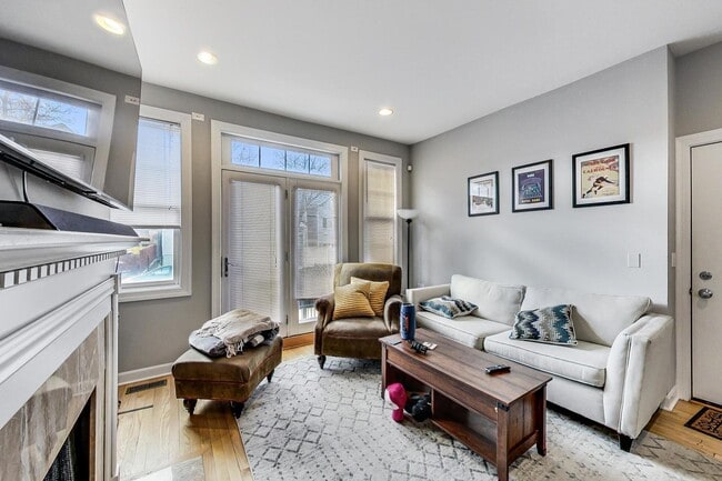 Building Photo - 1330 W Fletcher St