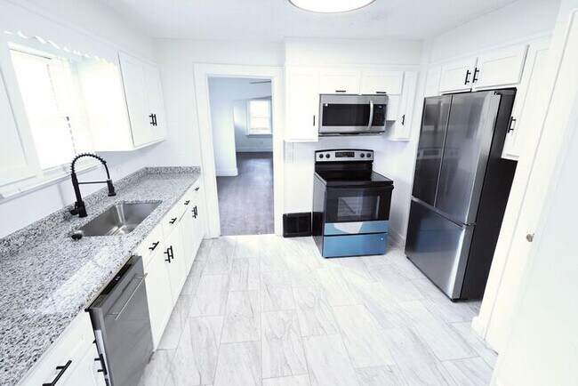 Building Photo - 1313 Coventry St