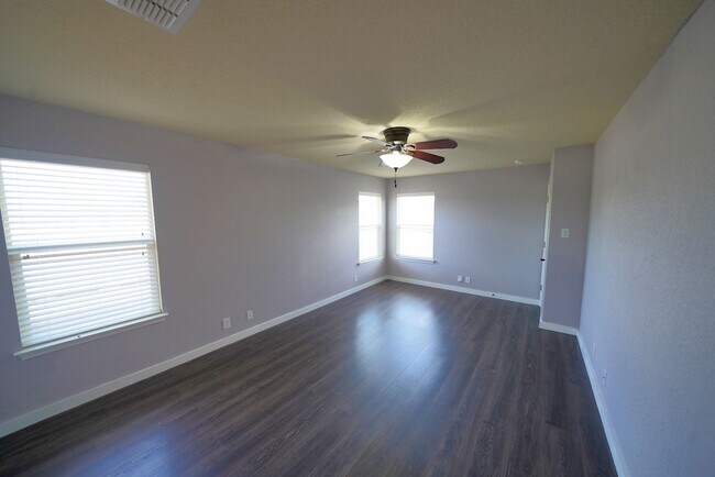 Building Photo - Great 4 Bedroom, 2.5 Bathroom Home Now Ava...