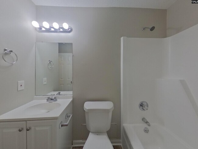 Building Photo - 208 Dutch Dr