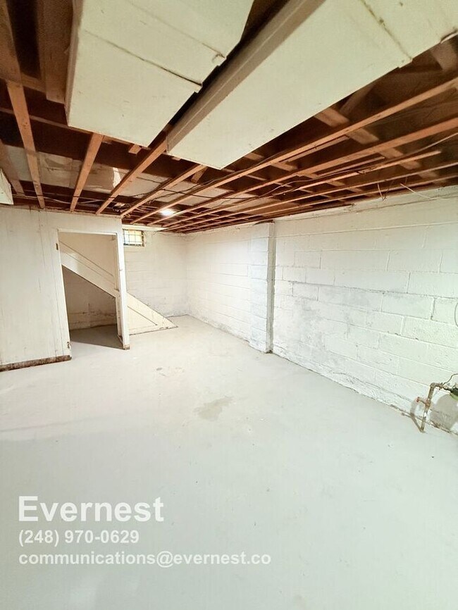 Building Photo - Charming 2-Bedroom Home in a Convenient Lo...