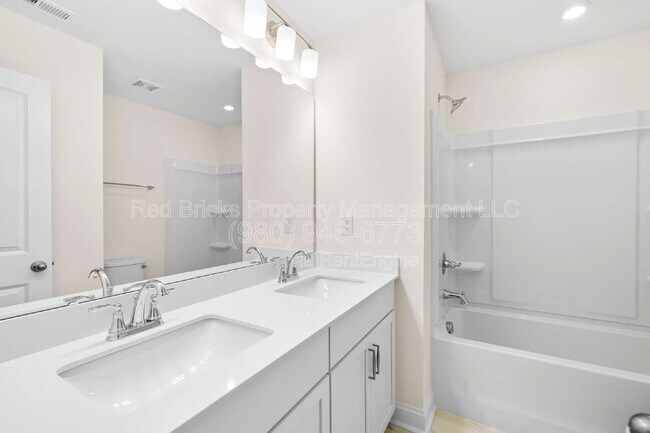 Building Photo - 1528 Cedar Tree Dr