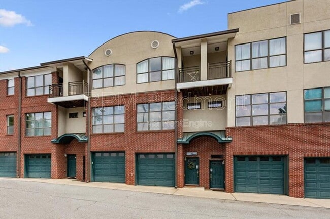 Building Photo - 174 Chester Ave SE