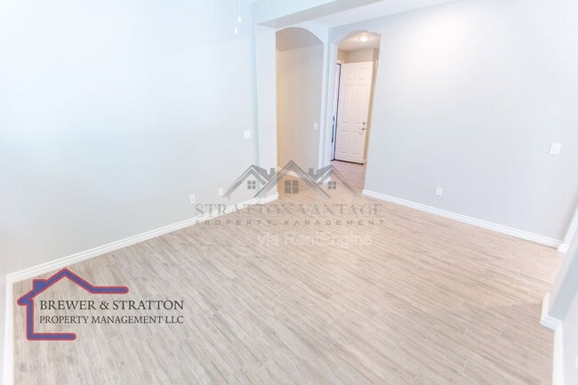 Building Photo - 15243 W Latham St