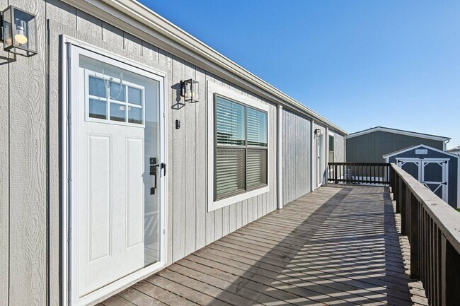 Building Photo - 1609 Swallowtail Dr