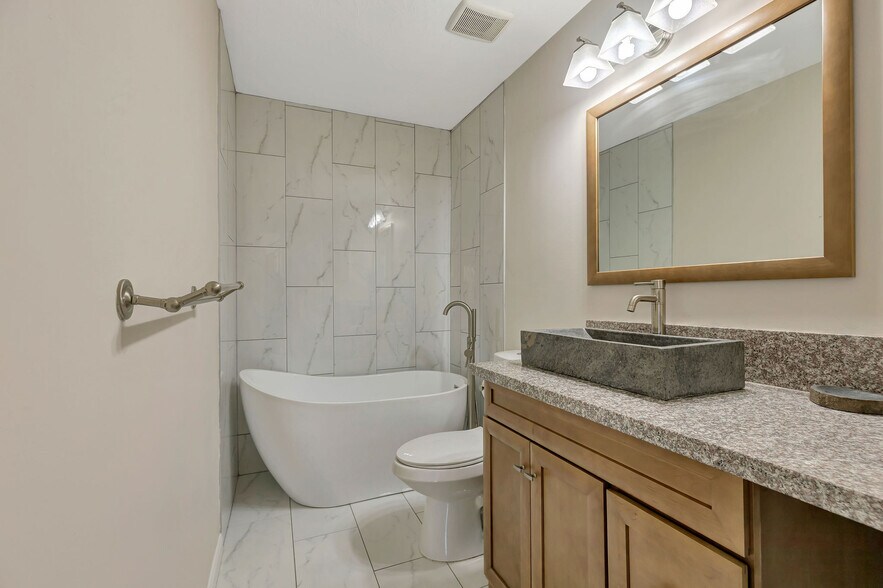 Building Photo - 76 Glenwood Ave