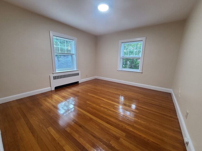 Primary Photo - 445 Newport Ave