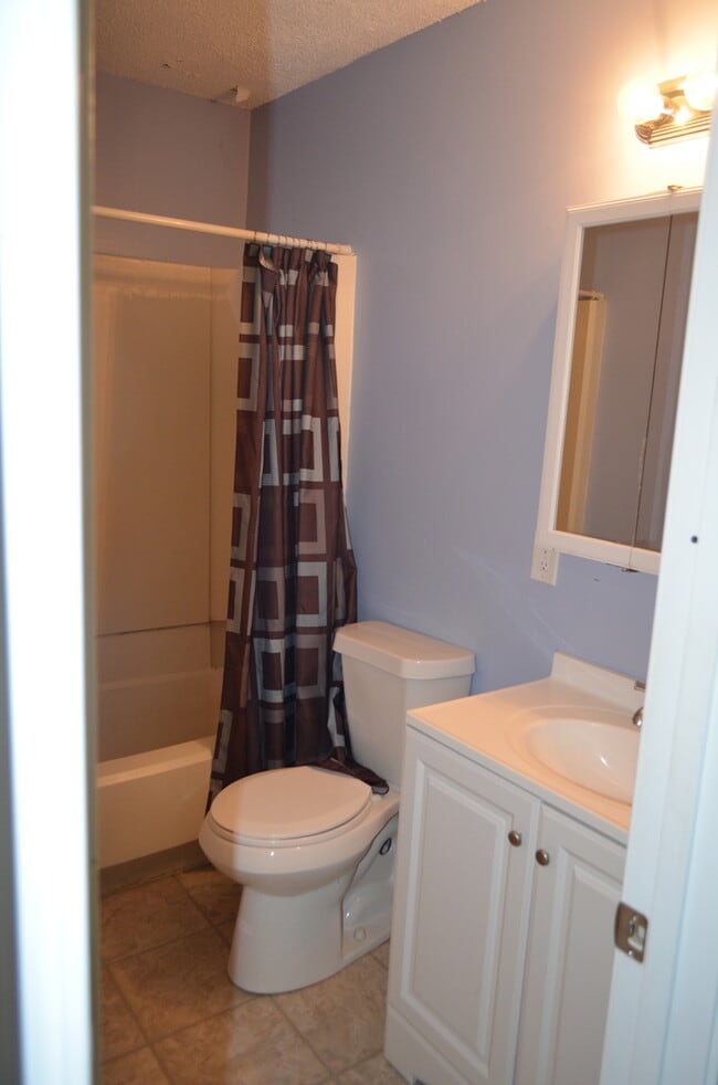 Building Photo - 4631-4633 Southampton Ct