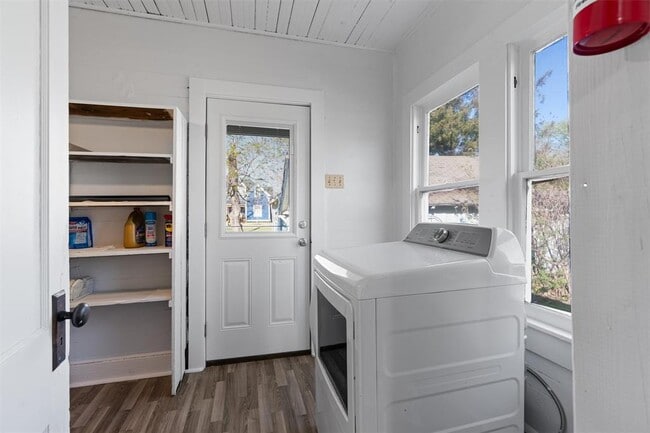 Building Photo - 408 S Gabriel St