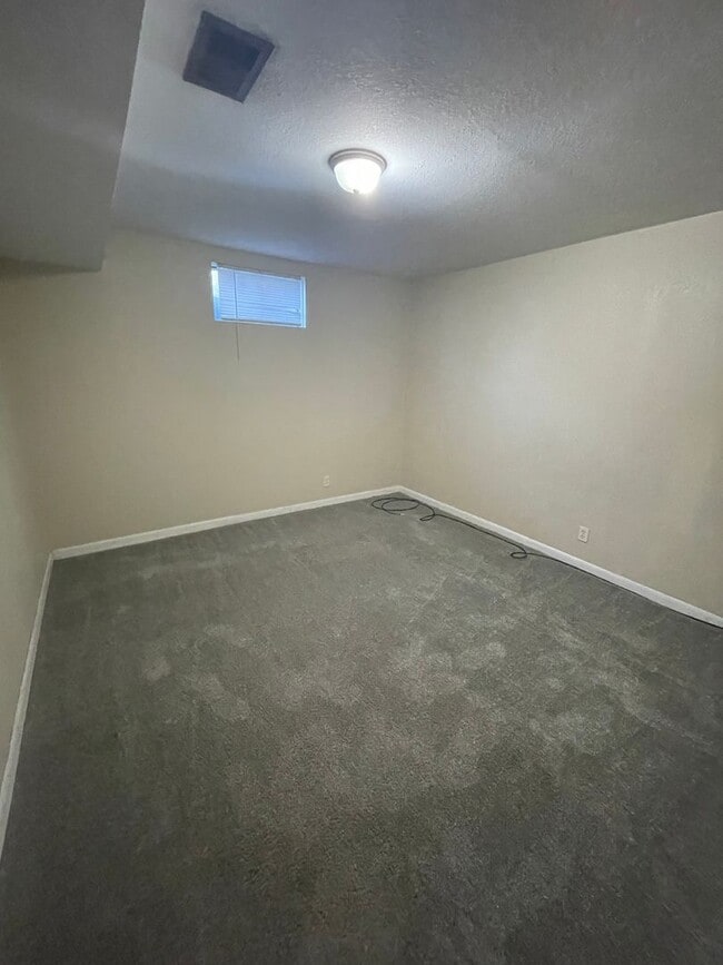 Building Photo - 4 Bed 2 Bath Ranch style Home Available Oc...
