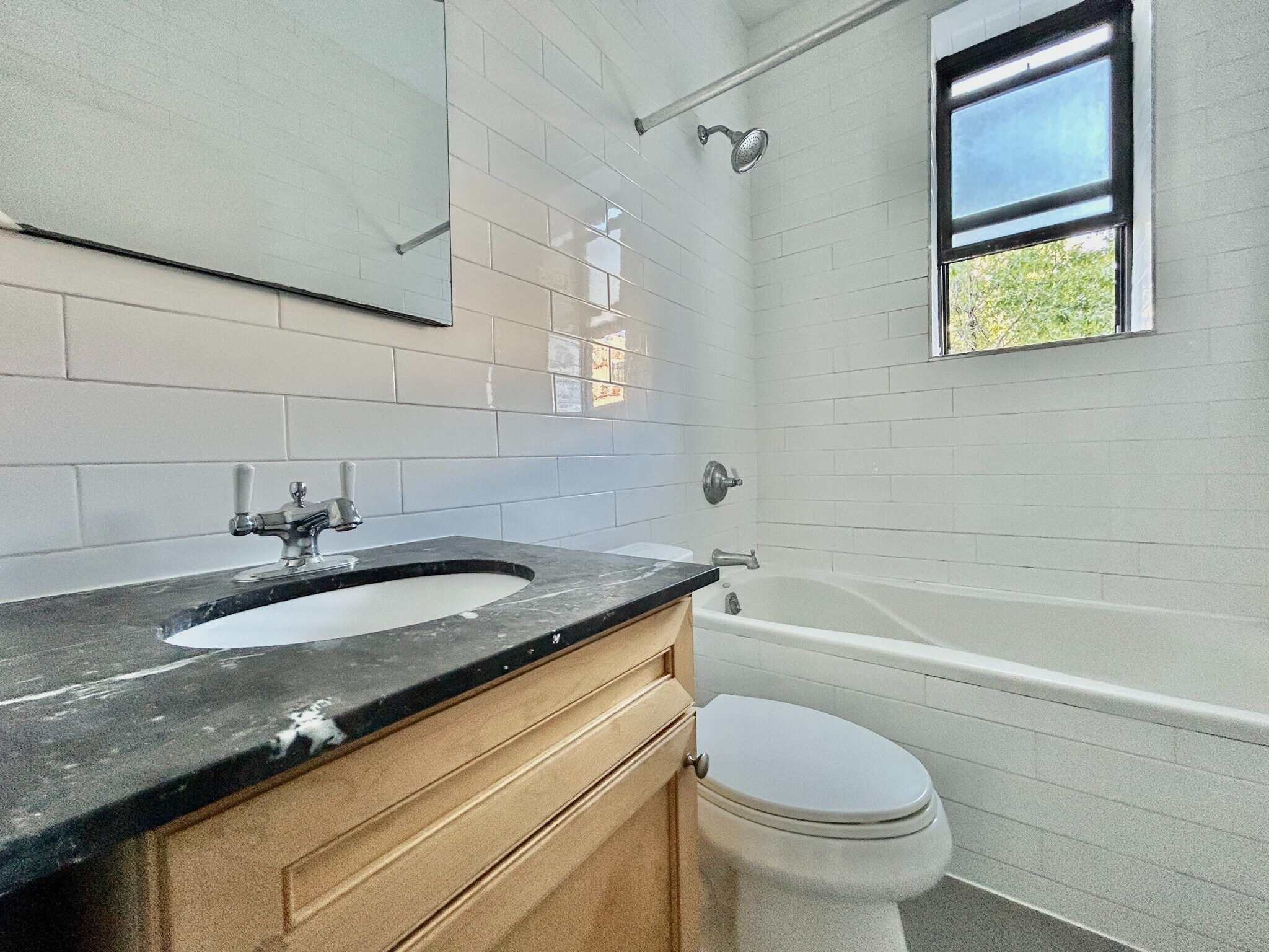Building Photo - 607 W 137th St