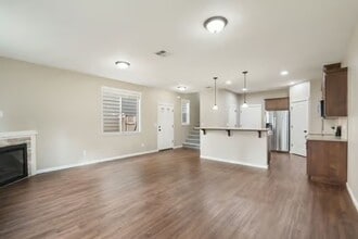 Building Photo - Beautiful Home-Great Location!
