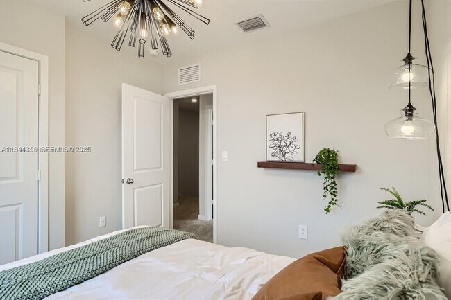 Building Photo - 445 NE 1st St