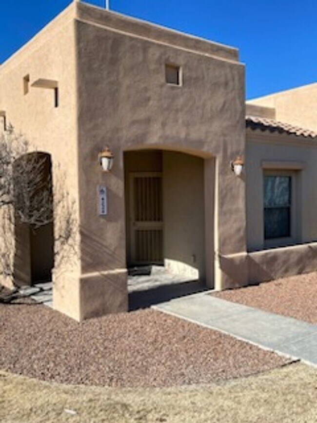 Building Photo - Spacious Home in Del Prado with pool access