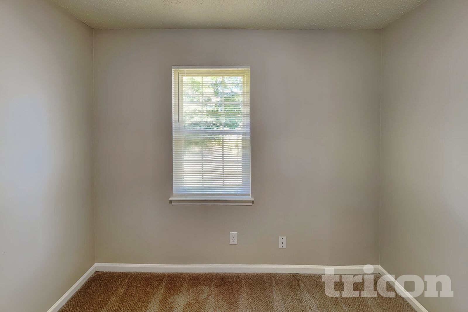 Building Photo - 235 Chattaroy Dr