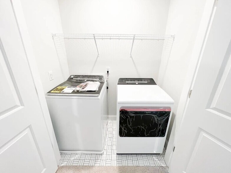 Building Photo - Room in Townhome on Old Grove Ln