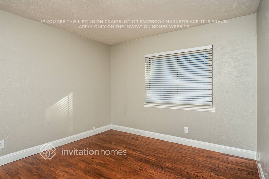 Building Photo - 5001 Thompson Dr