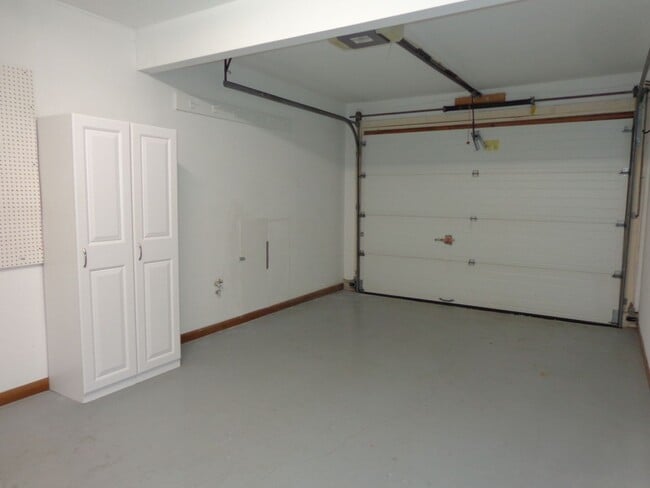 Building Photo - Shadowlawn - Shadow Cove Condominiums