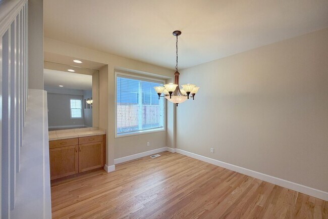 Building Photo - 5Bd/2.75Ba Sammamish Home