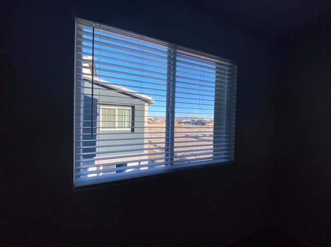 Building Photo - 4 BED 3 BATH Townhome, 1 LOFT, 2 GARAGES, GATED!