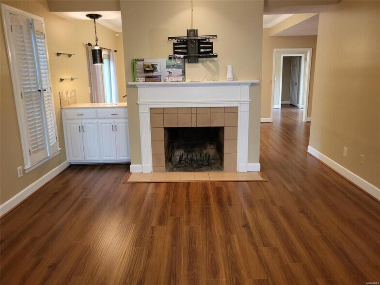 Building Photo - 1516 Charleton Dr