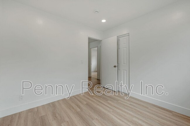 Building Photo - 6046 Reo Pl
