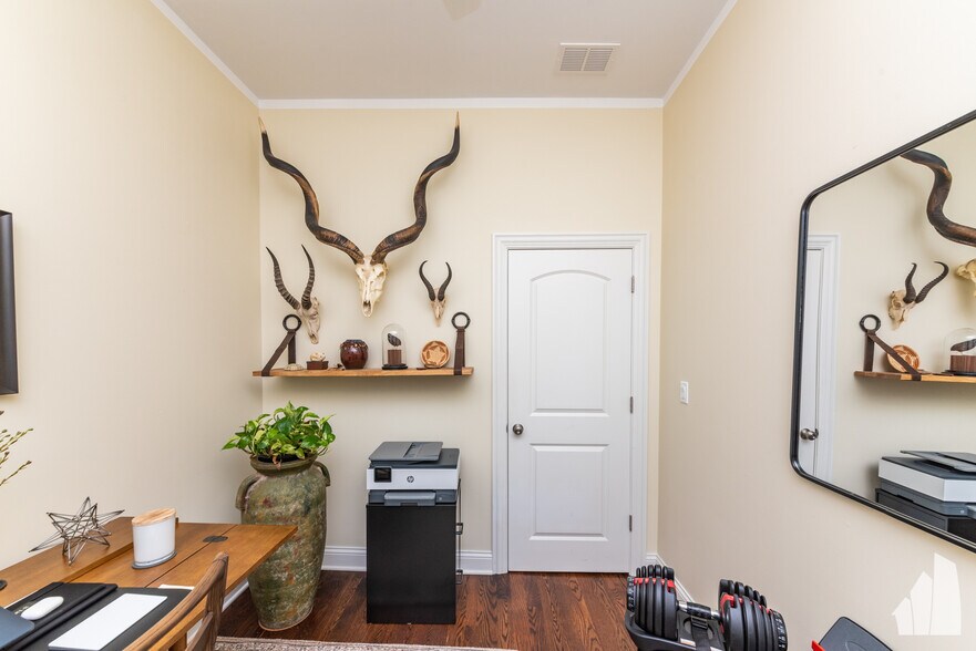 Building Photo - 839 Lyman Ave