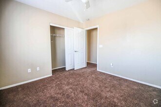Building Photo - 3 BEDROOM HOME!