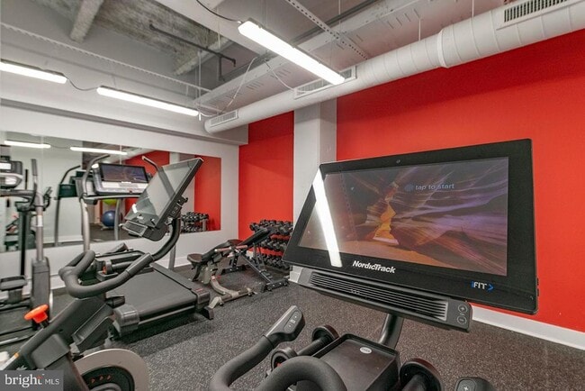 Building Photo - 412 S 13th St