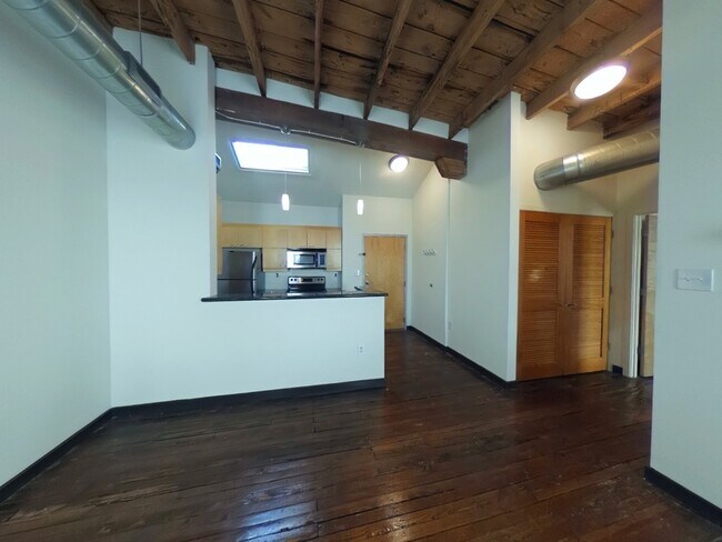 Building Photo - 1318 W Broad St