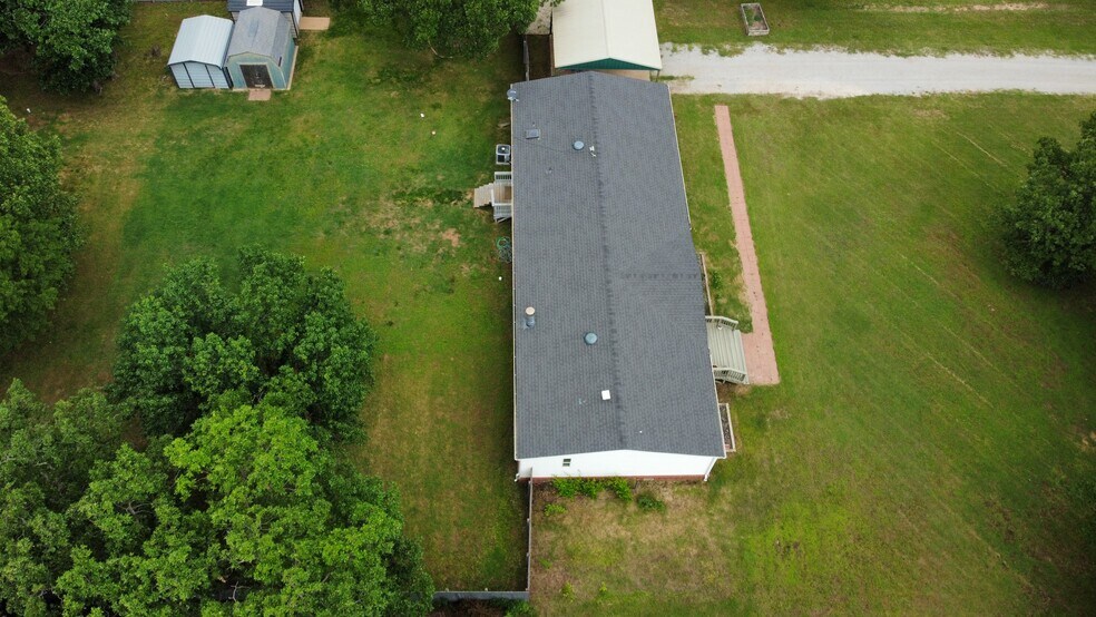 Building Photo - 712 S Brush Creek Rd