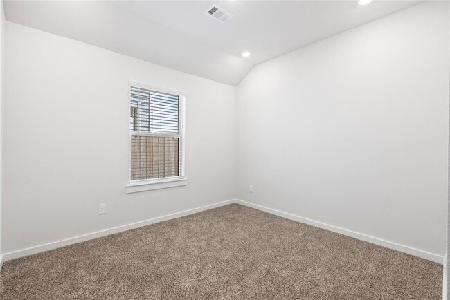 Building Photo - 1122 Elsinore Dr