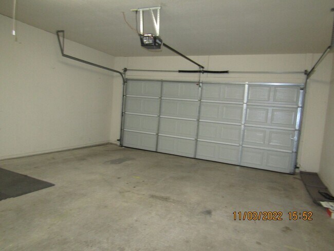 Building Photo - PETS NEGOTIABLE  !!!